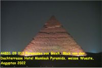 44831 09 013 Pyramiden von Gizeh, Blick von der Dachterrasse Hotel Mamlouk Pyramids, weisse Wueste, Aegypten 2022.jpg